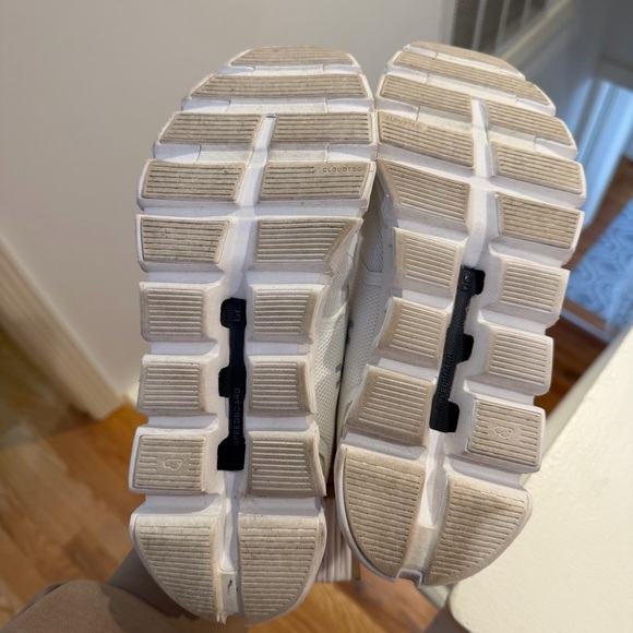 On Cloud 6 White Sneakers - Worn Once! - Picture 6 of 9